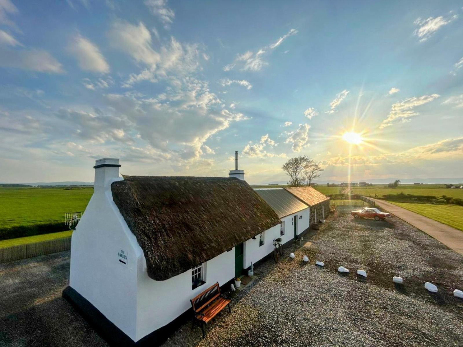 Cissy'S Cottage - Traditional Thatched Cottage, Near To Beach Aghanloo Exterior foto